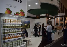 Stand de Montosa, empresa malagueña productora de aguacate y mango, exponiendo además su salsa de mango y guacamole marca Native. 